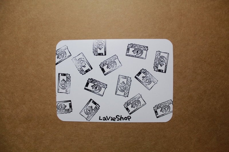 【LaVieShop＊手作杂货】相机跳跳舞 复古相机．手工刻印明信片/卡片．高质感防水相纸 - 卡片/明信片 - 纸 白色