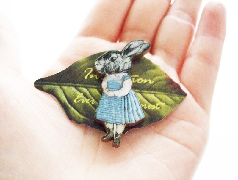Fairy brooch rabbit fairy brooch rabbit - 胸针 - 木头 蓝色