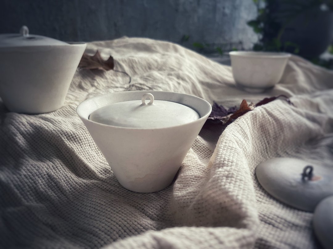 桌上的白瓷糖霜 / 盖碗茶杯 盖杯 茶具 - 大环碗盖 - 茶具/茶杯 - 瓷 白色
