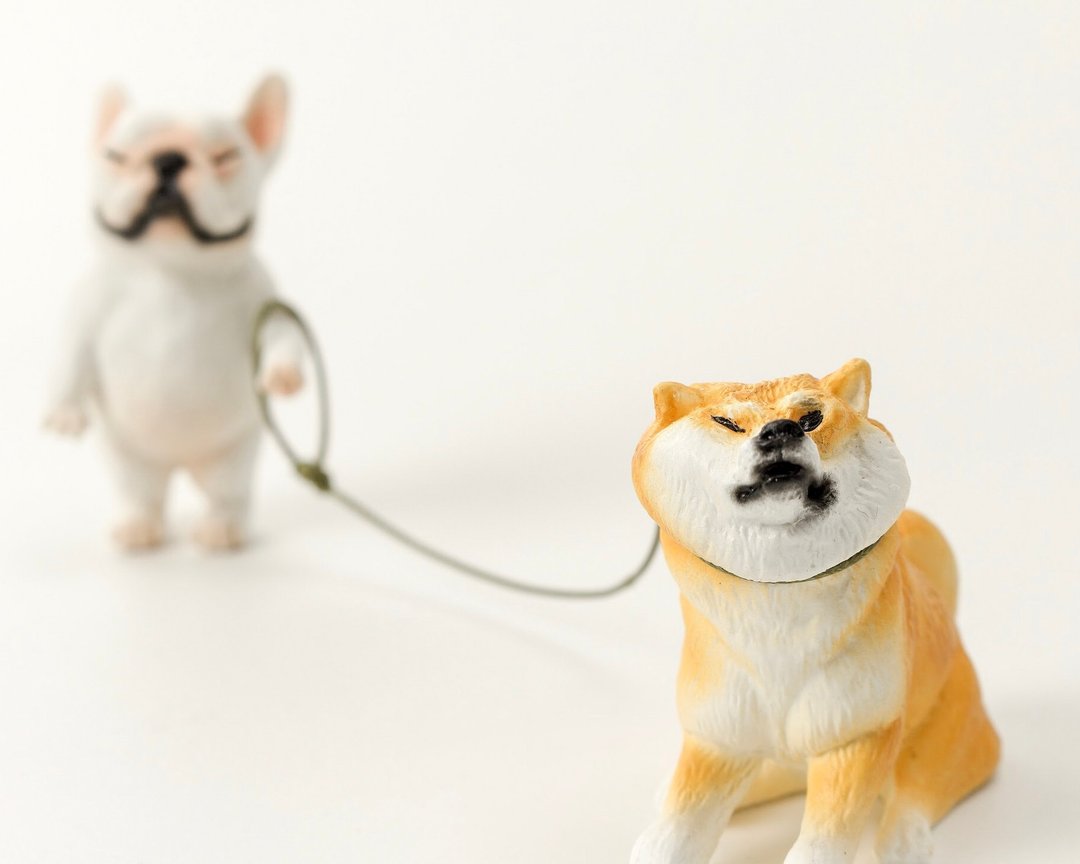 【限时优惠】 法斗牵着柴犬与你一起散步 - 疗愈摆饰套组 - 摆饰 - 树脂 橘色