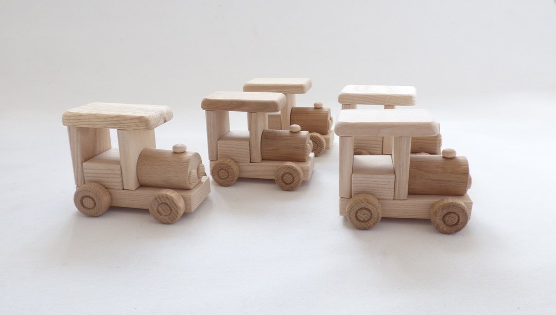 New Handcrafted Natural Ecological Organic One Small Wooden Locomotive - Car Toy Girls Boys / Maybe For Painting? Size Approx 4 in or 10 cm - 玩具/玩偶 - 木头 金色