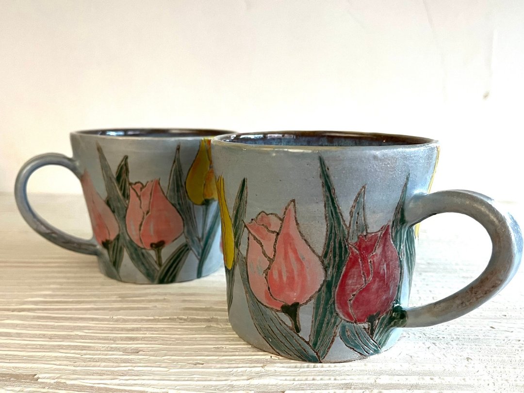 郁金香手工刻画咖啡杯(售完再制款)_陶器马克杯 - 咖啡杯/马克杯 - 陶 灰色