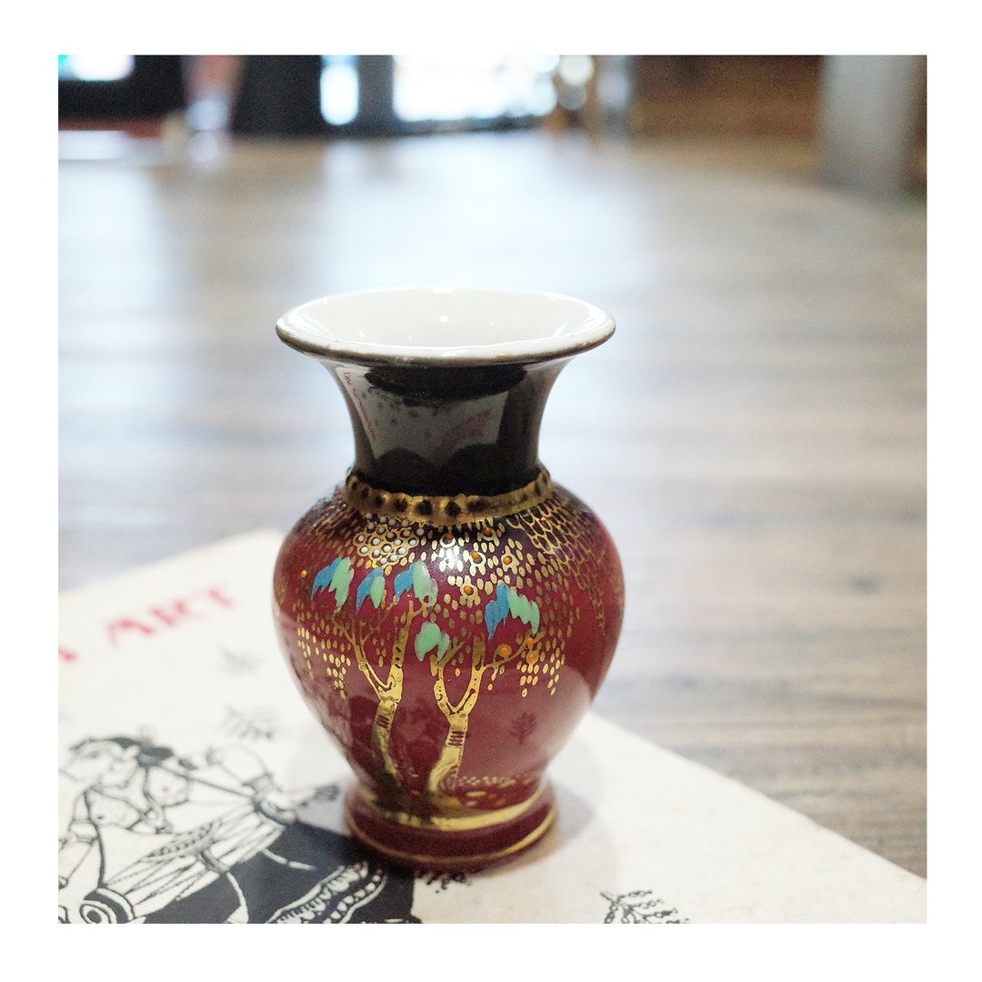 日本老件.勃根地红描金垂柳小瓷瓶.花瓶.花器.小瑕特价#收藏品 - 摆饰 - 瓷 