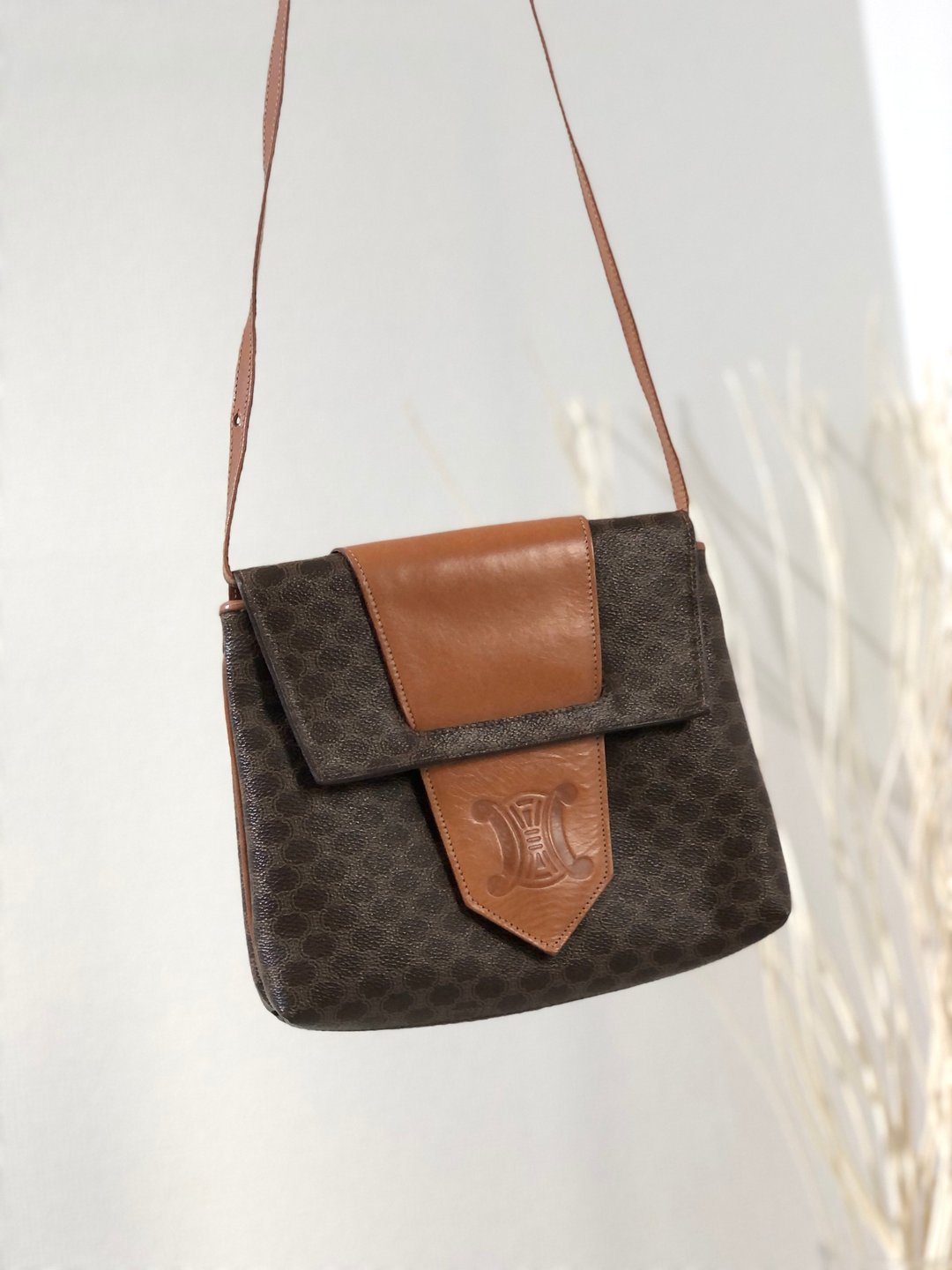 【 日本直送 名牌中古包 】CELINE  સેલિન (CELINE) 马车图案压纹 PVC 皮革 侧背包 棕色 wjujuw - 侧背包/斜挎包 - 真皮 咖啡色