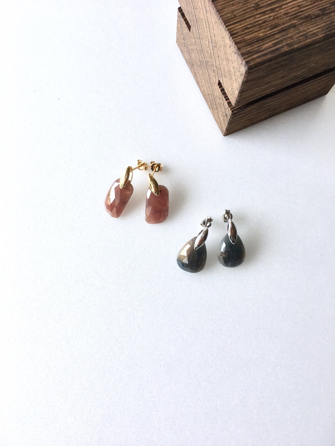 Sapphire rose cut hook-earring / Brass Stud-earring - 耳环/耳夹 - 半宝石 蓝色
