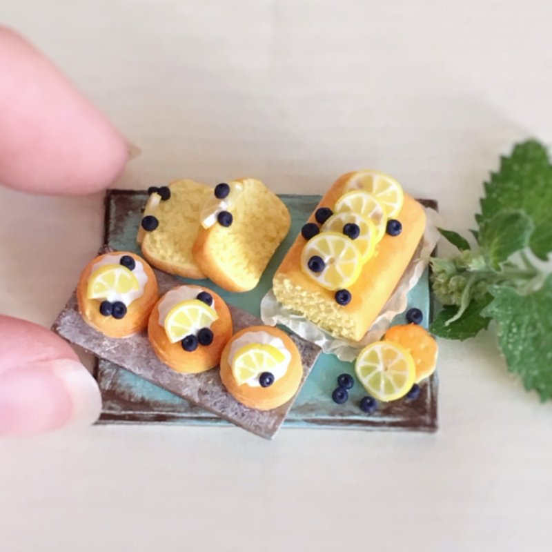 Miniature set with lemon cupcake - 玩偶/公仔 - 其他金属 多色