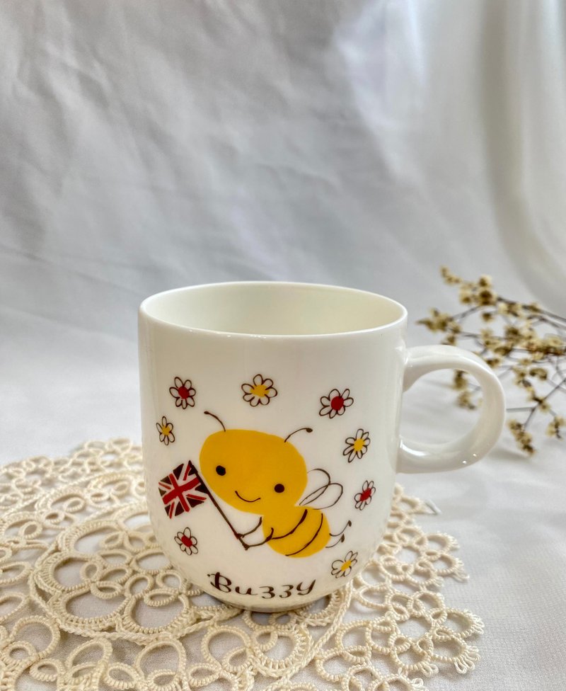 【好日恋物】日本山田诗子绝版童话风格蜜蜂瓢虫马克杯 - 茶具/茶杯 - 瓷 白色