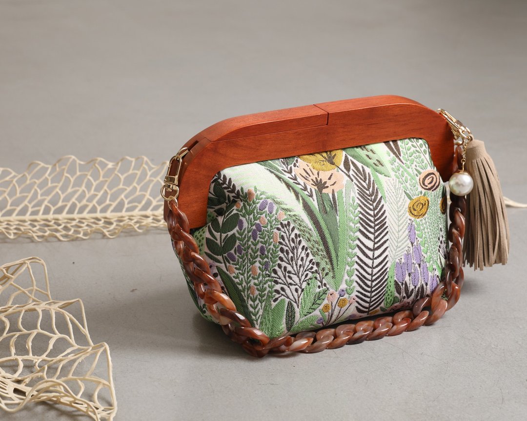 Fairy Forest wood frame clutch pouch - 侧背包/斜挎包 - 木头 绿色