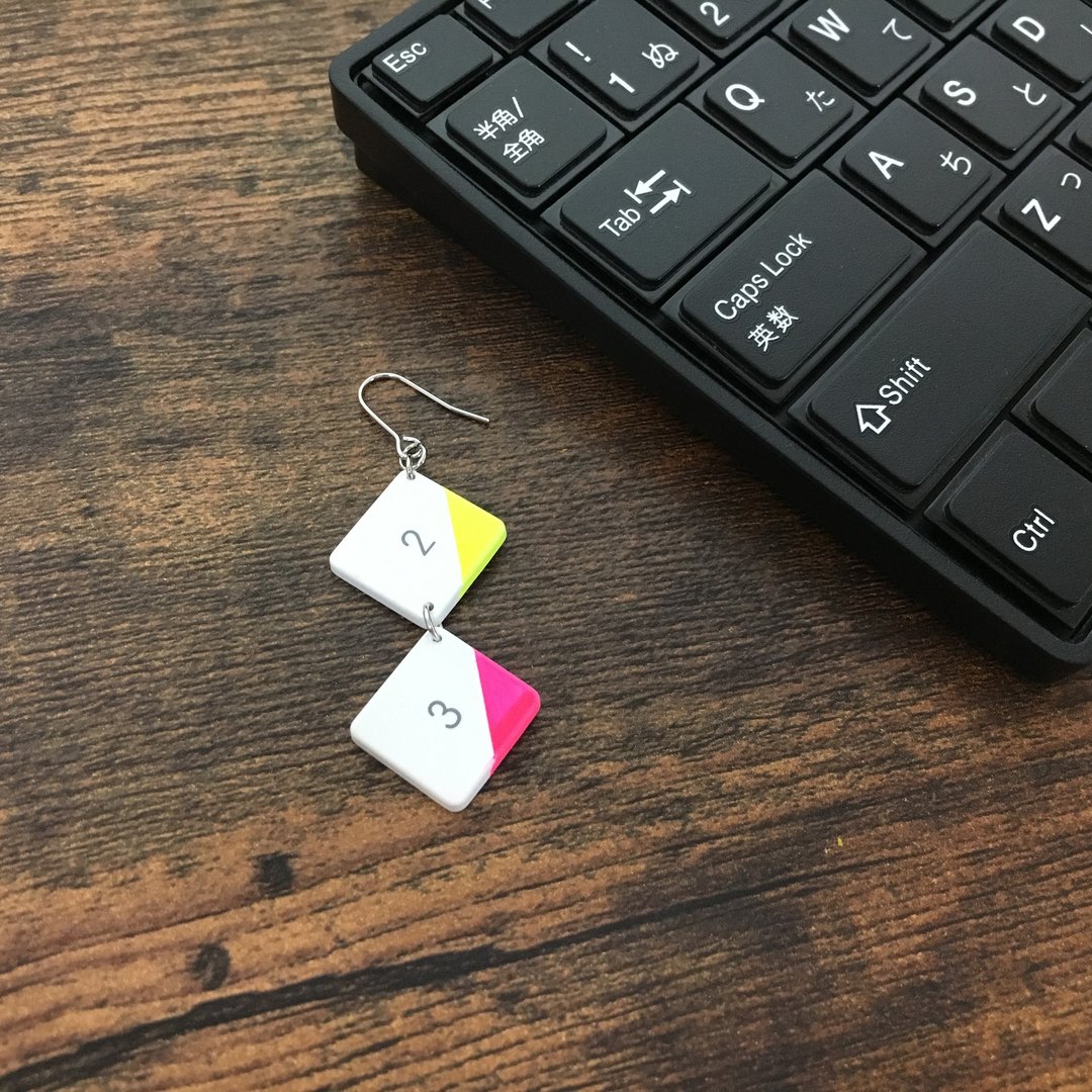 【Electronic parts】 Keytop Earring "2 · 3" - 耳环/耳夹 - 纸 多色