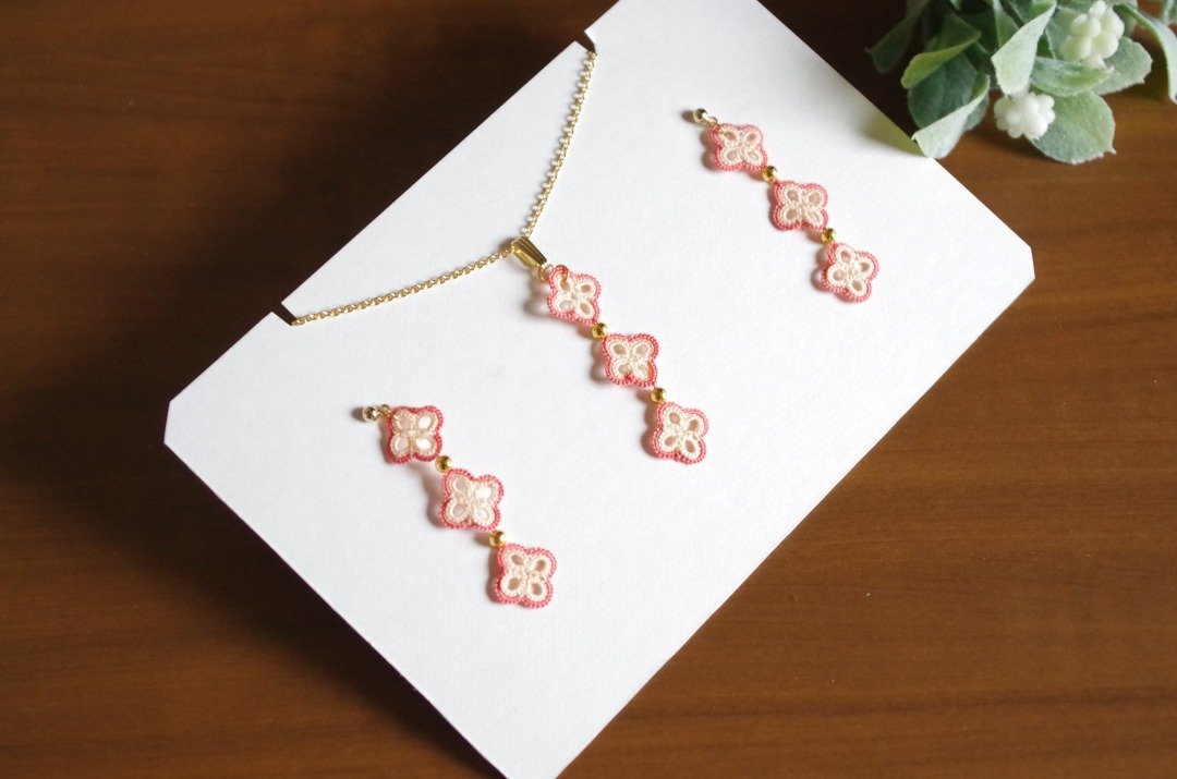 Tatting lace small flower triple pendant and pierced earrings set ・Sakura - 耳环/耳夹 - 棉．麻 粉红色