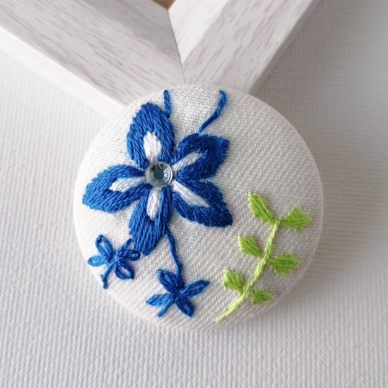 蓝色花朵闪耀刺绣胸针 或 刺绣发带 - 胸针 - 棉．麻 蓝色