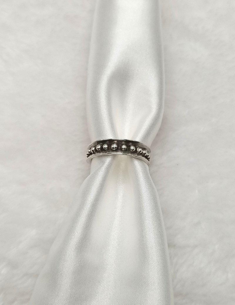 黑粒金戒指 / 925纯银戒指 / 纯手工制作 - 戒指 - 纯银 