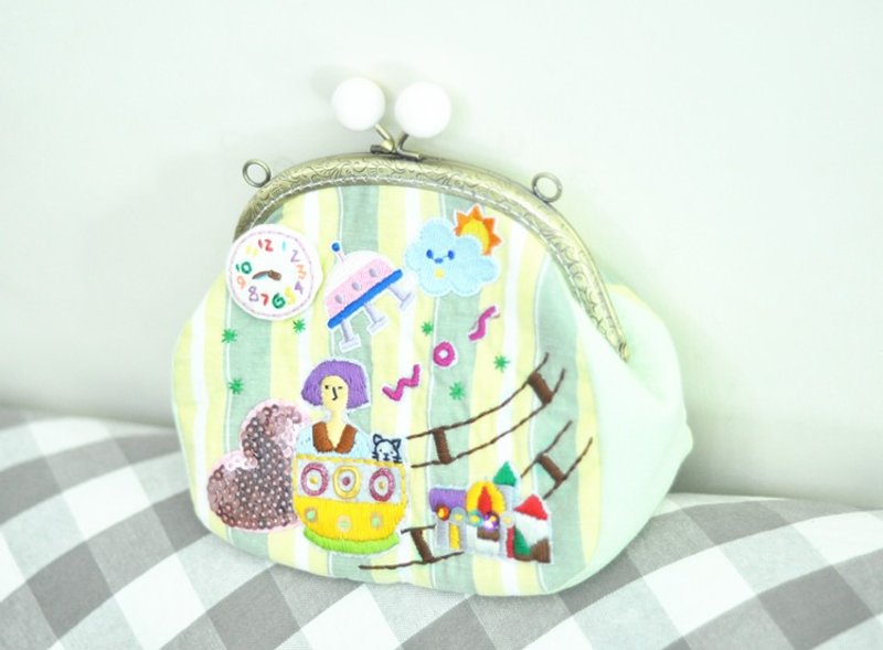 magichand女巫之手原创独家游乐场重工刺绣口金包 - 侧背包/斜挎包 - 棉．麻 黄色