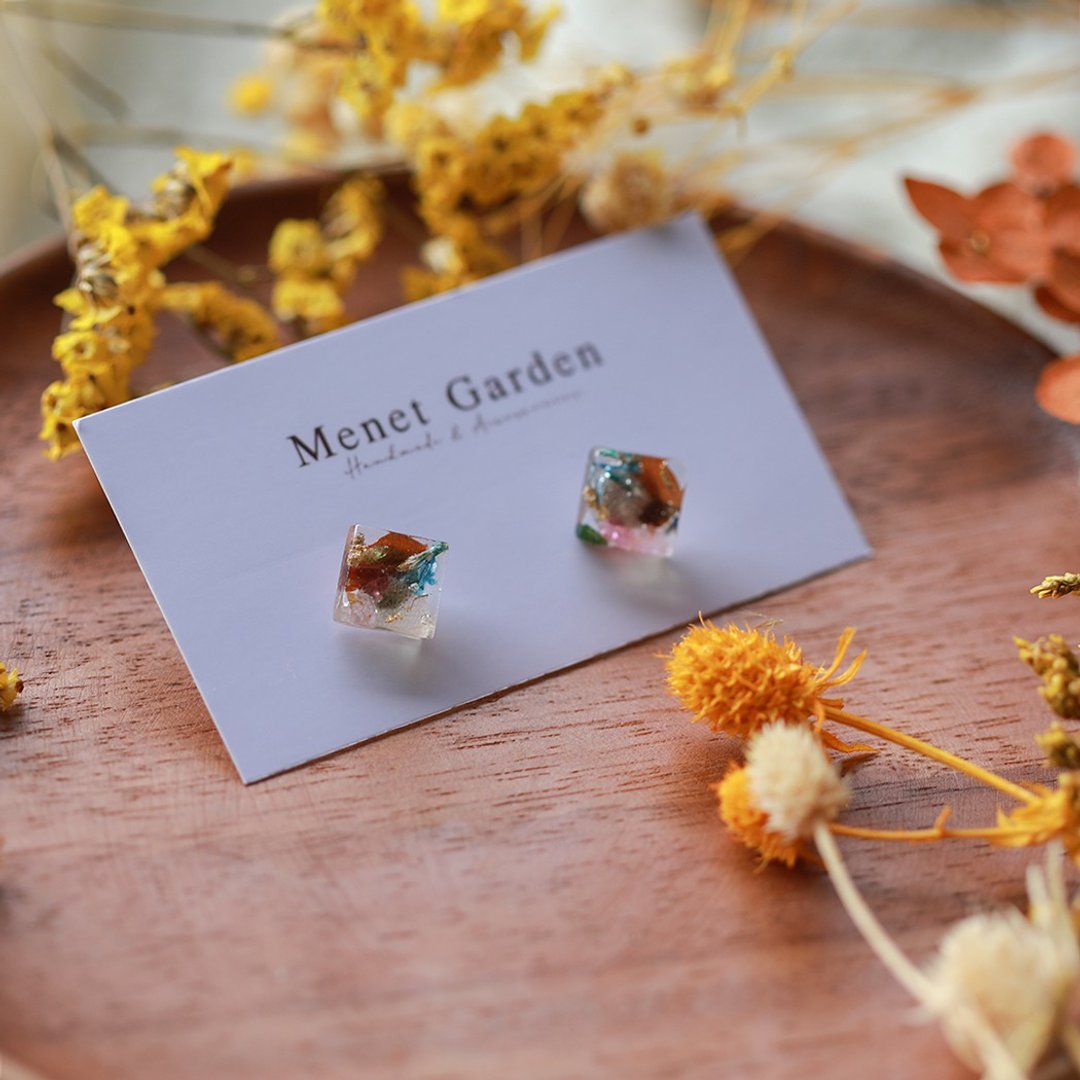 minimalist resin earrings - 耳环/耳夹 - 树脂 多色