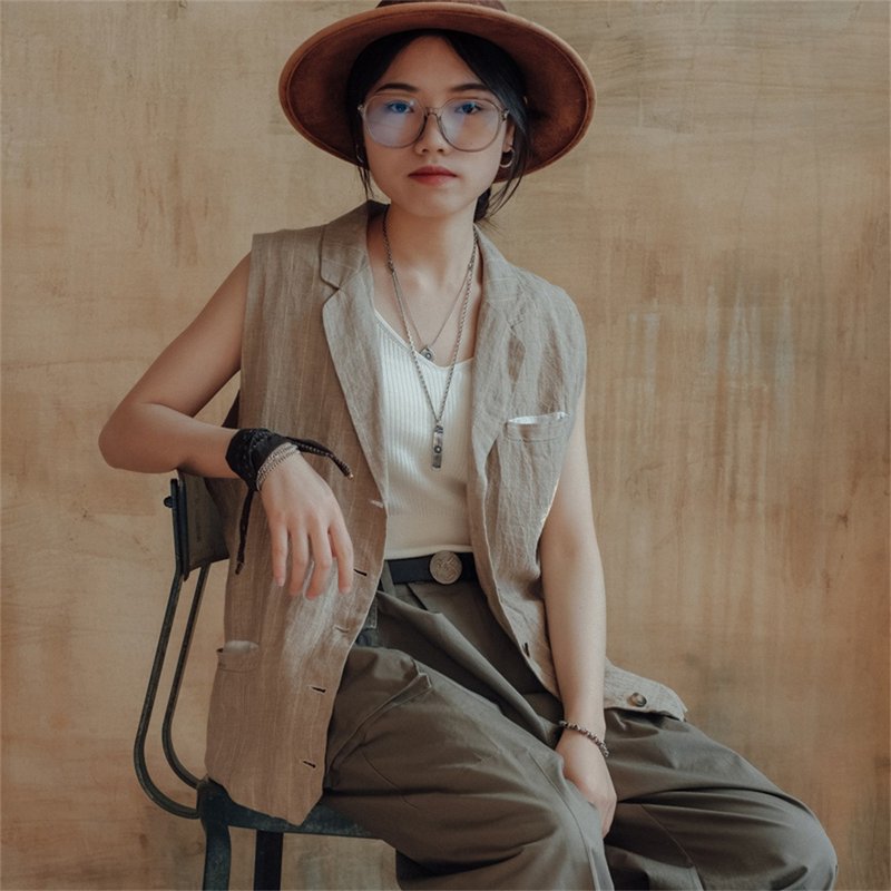 米駝色 西裝翻領+後腰袢扣馬甲 亞麻色織條紋馬甲 中性寬鬆款背心 - 女装休闲/机能外套 - 棉．麻 白色