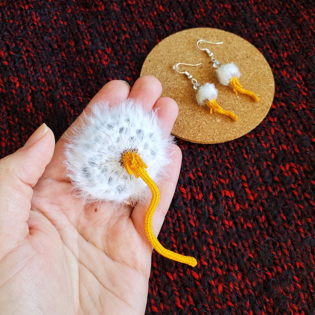 Miniature crocheted brooch Dandelion. Mini earrings Dandelion. - 胸针 - 棉 橘色