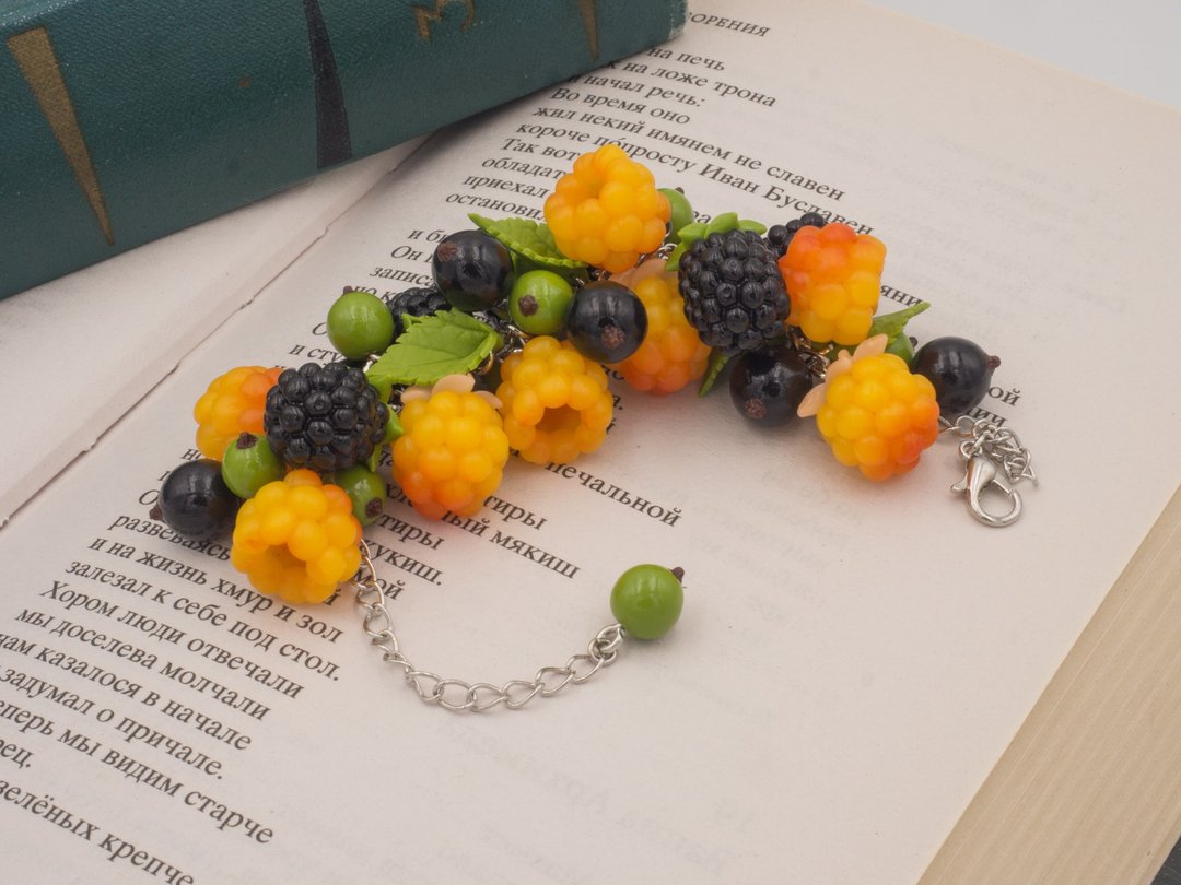 Dainty bracelet Polymer clay jewelry Cloudberry Blackberry - 手链/手环 - 其他材质 多色