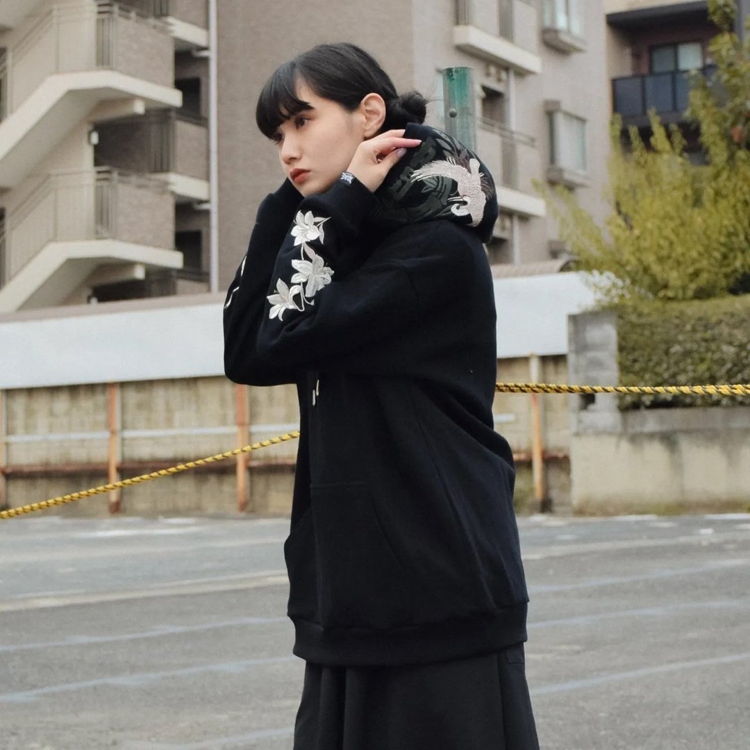 秋冬 日本鹤百合花刺绣帽T Hoodie - 中性连帽卫衣/T 恤 - 棉 黑色