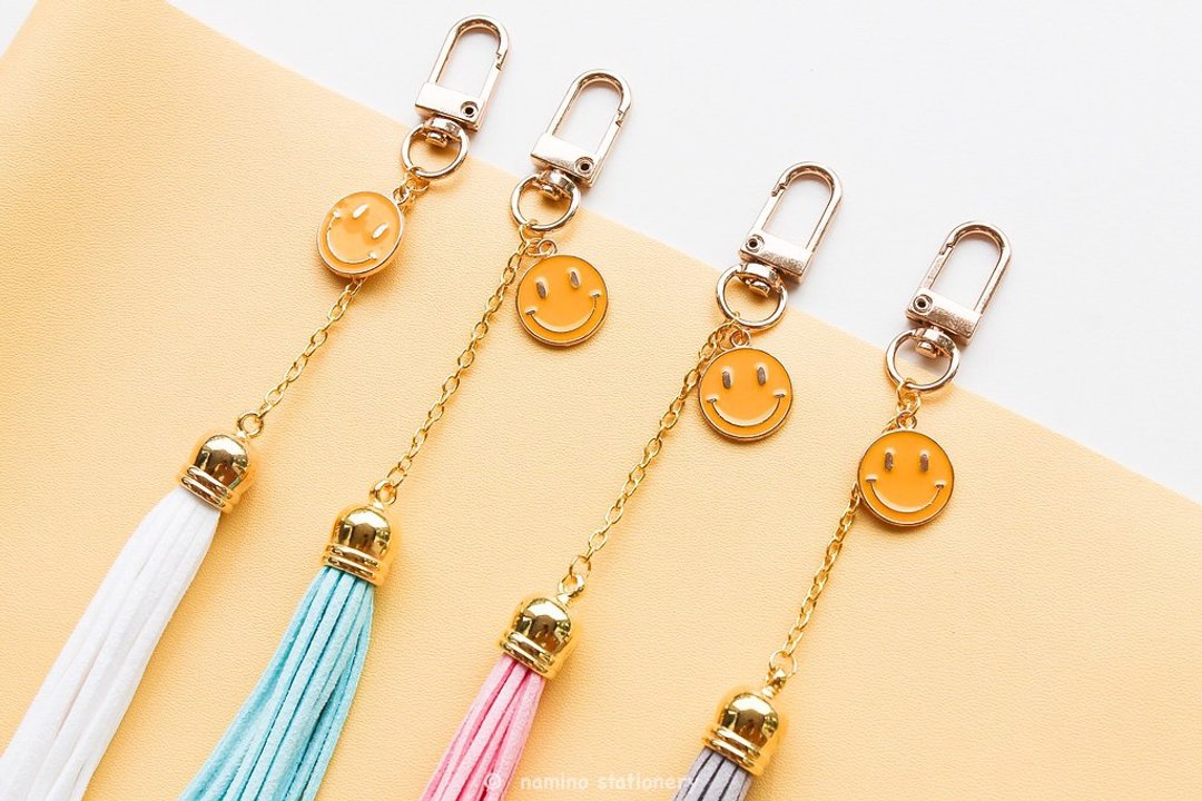 Smile Key Ring hand made - 钥匙链/钥匙包 - 其他金属 多色