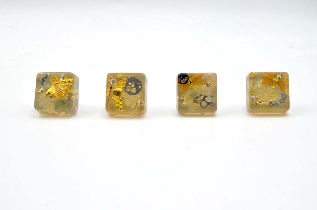 TIMBEE LO一套4只不散卖清货 手工制白色人偶冰块戒指 只有一套 - 戒指 - 树脂 多色
