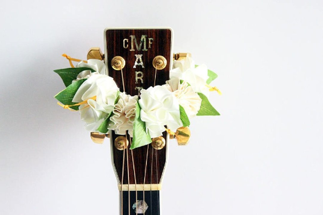 Ribbon lei for guitar,white ,guitar strap,acousticguitar - 吉他配件 - 棉 白色