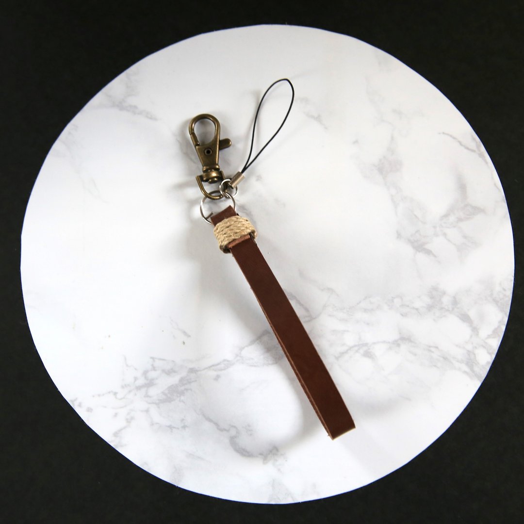 Leather mini strap - 挂绳/吊绳 - 真皮 咖啡色