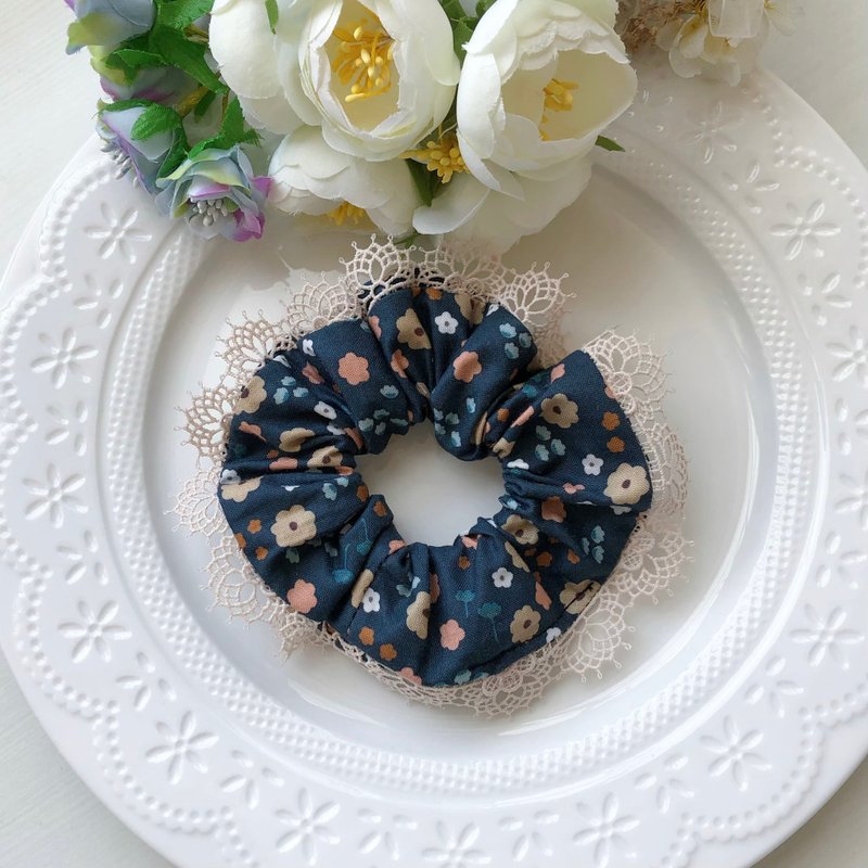 棉布拼接精致蕾丝大肠圈发圈-墨蓝色底 - 发饰 - 棉．麻 黑色