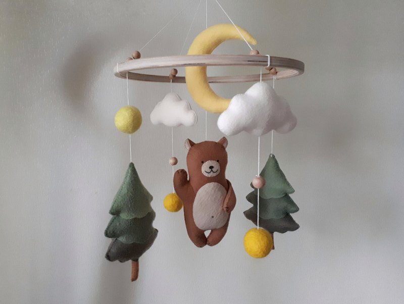 Woodland mobile baby nursery decor, bear crib mobile, neutral boho nursery - 玩具/玩偶 - 环保材料 咖啡色