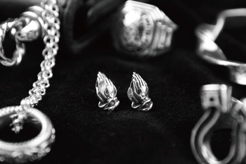 【METALIZE】Pray Hand Earrings 祈祷手耳环(925纯银) - 耳环/耳夹 - 其他金属 