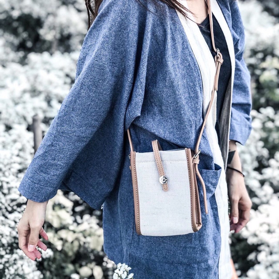 Natural vegan friendly cross eco bag - 化妆包/杂物包 - 环保材料 卡其色