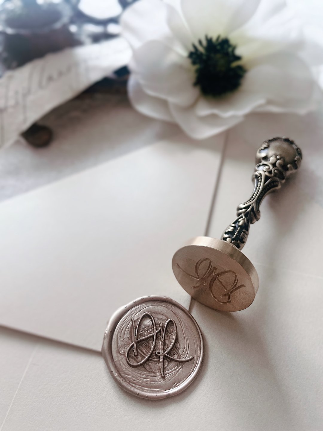 定制 MONOGRAM 婚礼封蜡火漆章套装 连英文书法设计 送火蜡 50粒 - 印章/印台 - 木头 黑色