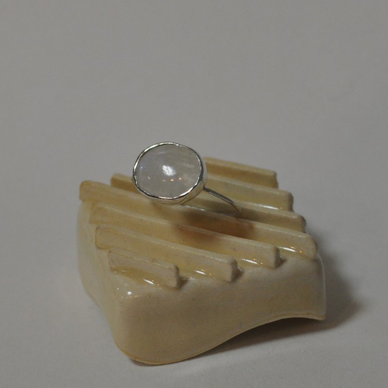 [No. 18/Japan standard] Moonstone and Silver ring - 戒指 - 其他金属 白色