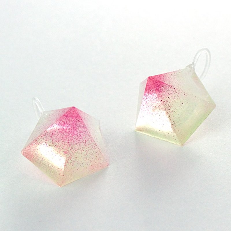 Pentagon hook earrings (white peach) - 耳环/耳夹 - 其他材质 粉红色
