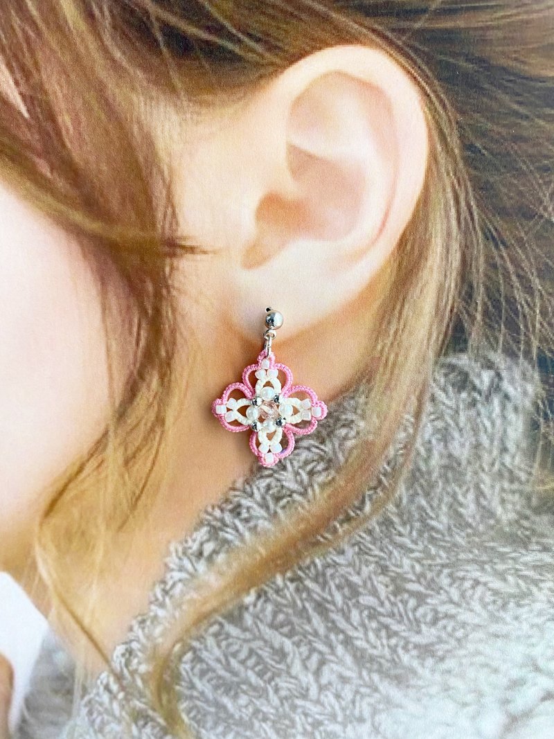 手编十字水晶耳环 - 耳环/耳夹 - 绣线 红色