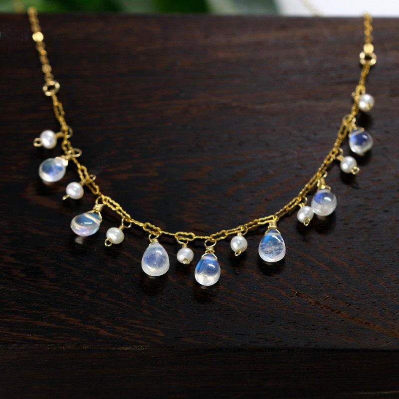 A Stone that symbolizes love, health and luck, wealth, and longevity Gorgeous rainbow moonstone necklace June birthstone - 项链 - 宝石 白色
