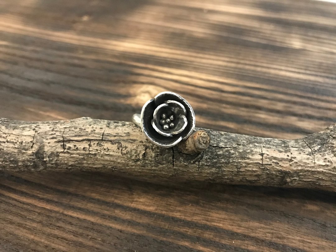 一朵小花/罂粟花戒指 - 戒指 - 银 