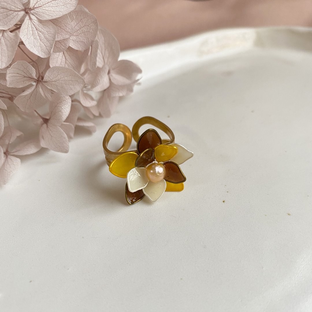 o童话系列-贝儿o  水晶花黄铜戒指 - 戒指 - 树脂 黄色