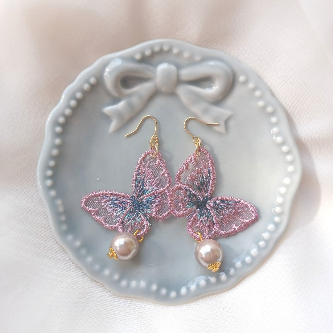 Pearl and organza butterfly earrings or Clip-On (nickel free) - 耳环/耳夹 - 尼龙 粉红色