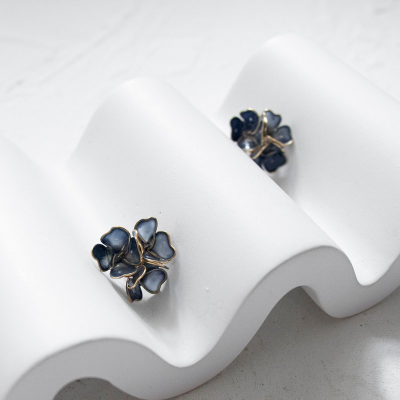 【维多利亚蓝】 幸运の花。水晶花天然珍珠 耳环 - 耳环/耳夹 - 树脂 蓝色