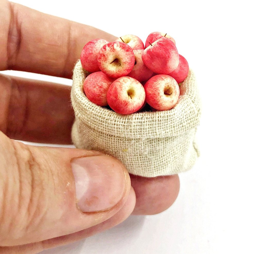Dollhouse miniature 1:12 apples, apples in a bag! 1 set - 玩具/玩偶 - 粘土 