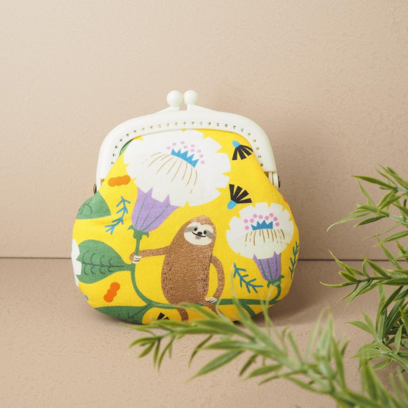 【牵牛花上的树懒】零钱包#小口金包#可爱#日系#收纳 - 零钱包 - 棉．麻 黄色