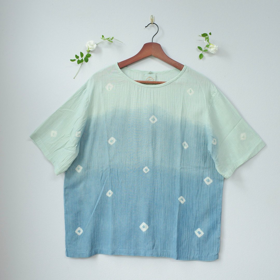 bluish dot short-sleeve shirt / natural dye cotton - 女装上衣 - 棉 蓝色