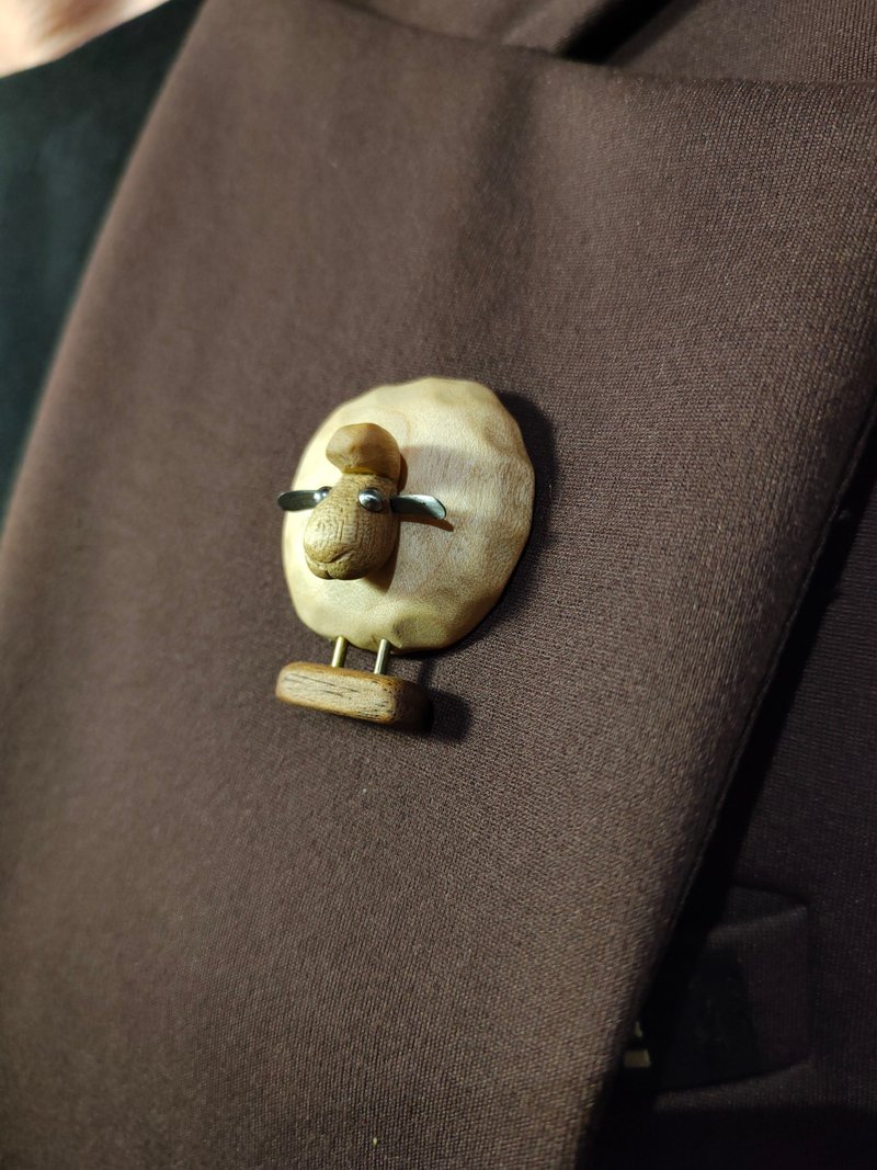 Brooch Sheep - 胸针 - 木头 