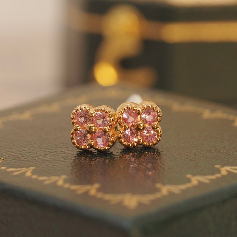 18K金粉红宝石四叶草耳环 18K Gold Pink Sapphire Clover Earrin - 耳环/耳夹 - 贵金属 