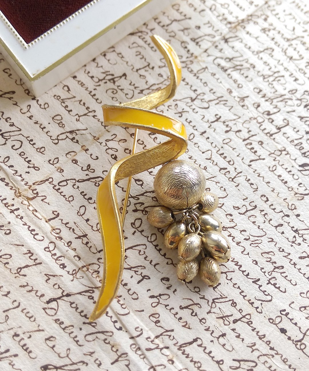 Vintage Jewelry 西洋古董饰品 立体 卷曲 别针 - 徽章/别针 - 其他金属 金色