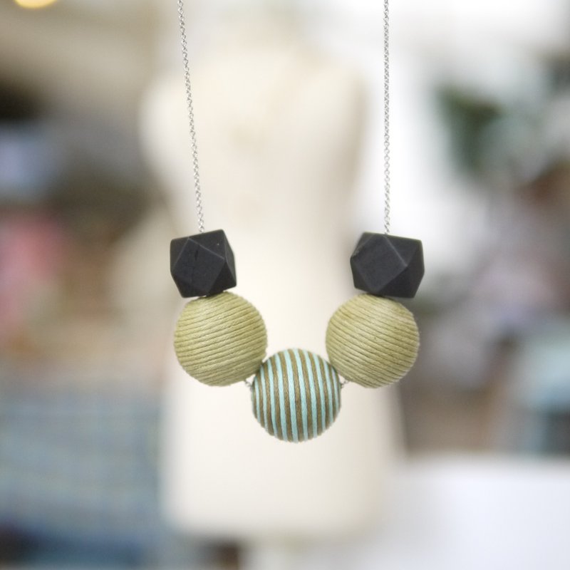 《LaPerle》几何 圆珠 木珠 黑色 绿色 间条 条子 原创 手作 项链 颈链首饰 镀铑铜链 Ball green black geometric Necklace Handmade stripes Free Shipping - 颈链 - 玻璃 绿色