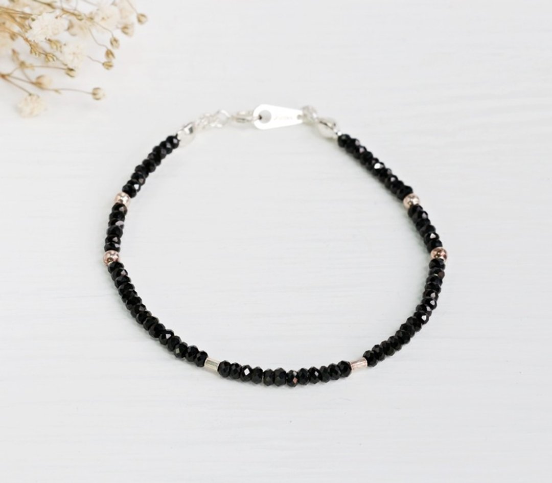 <挚爱>黑尖晶 925纯银手链 8月诞生石 Spina silver bracelet 轻珠宝 母亲节 情人节 生日礼物 纪念日 宴会 party 交换礼物 圣诞节 - 手链/手环 - 宝石 