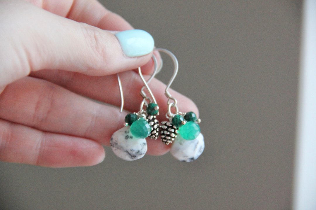 Green White small gemstone earrings forest Green onyx Jade  dendritic opal earri - 耳环/耳夹 - 宝石 绿色