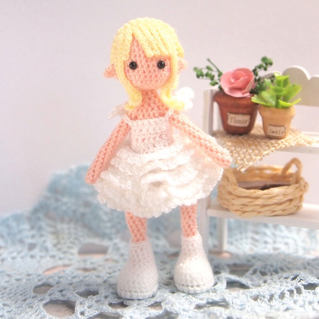 钩针娃娃/ amigurumi /钥匙链/ 天使女孩/玩偶【接单订制】 - 玩偶/公仔 - 聚酯纤维 白色