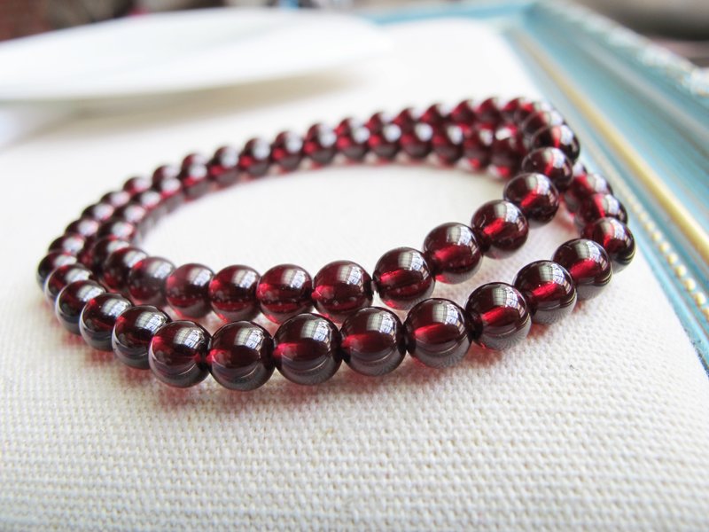石榴石5.5mm【酒红石榴】女生的好朋友 双圈手链 增加自信活力 - 手链/手环 - 水晶 红色
